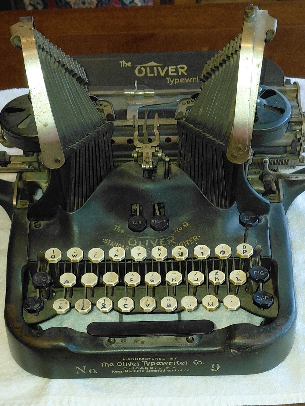 The Oliver Typewriter No. 9 - Black & Cream Antique Keyboard